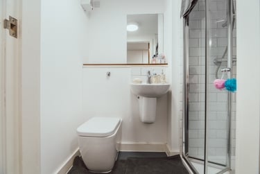 Gold Studio at Lomax Halls, 17 Hill Street, Stoke, ST41NL - Image 4